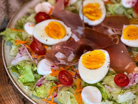 Salada com molho de vinagre balsâmico e mel