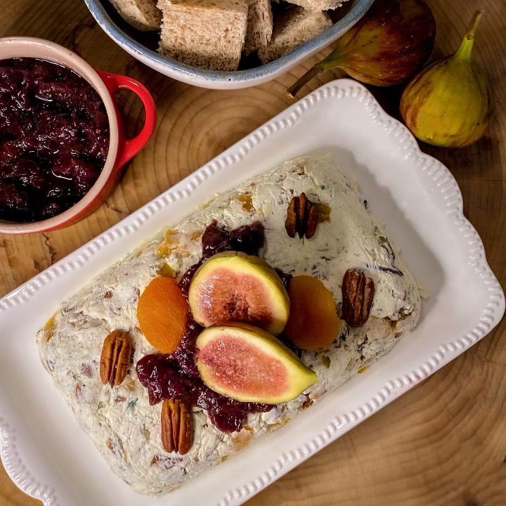Terrine de com damascos, nozes e geleia de figo