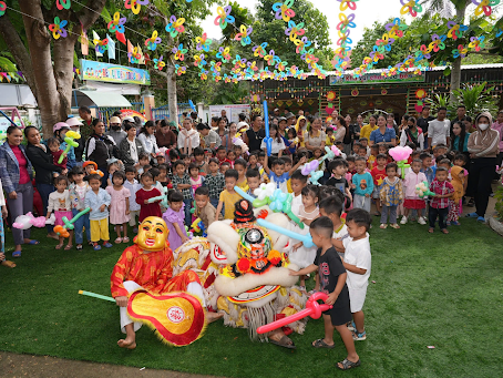 Vui Trung thu sớm cùng trẻ em vùng núi Quảng Nam