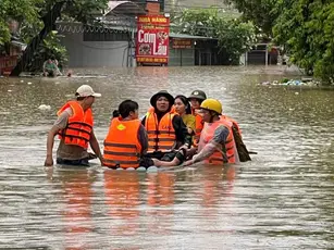 Tình Người Việt Nam - Ánh Sáng Giữa Bão Lũ