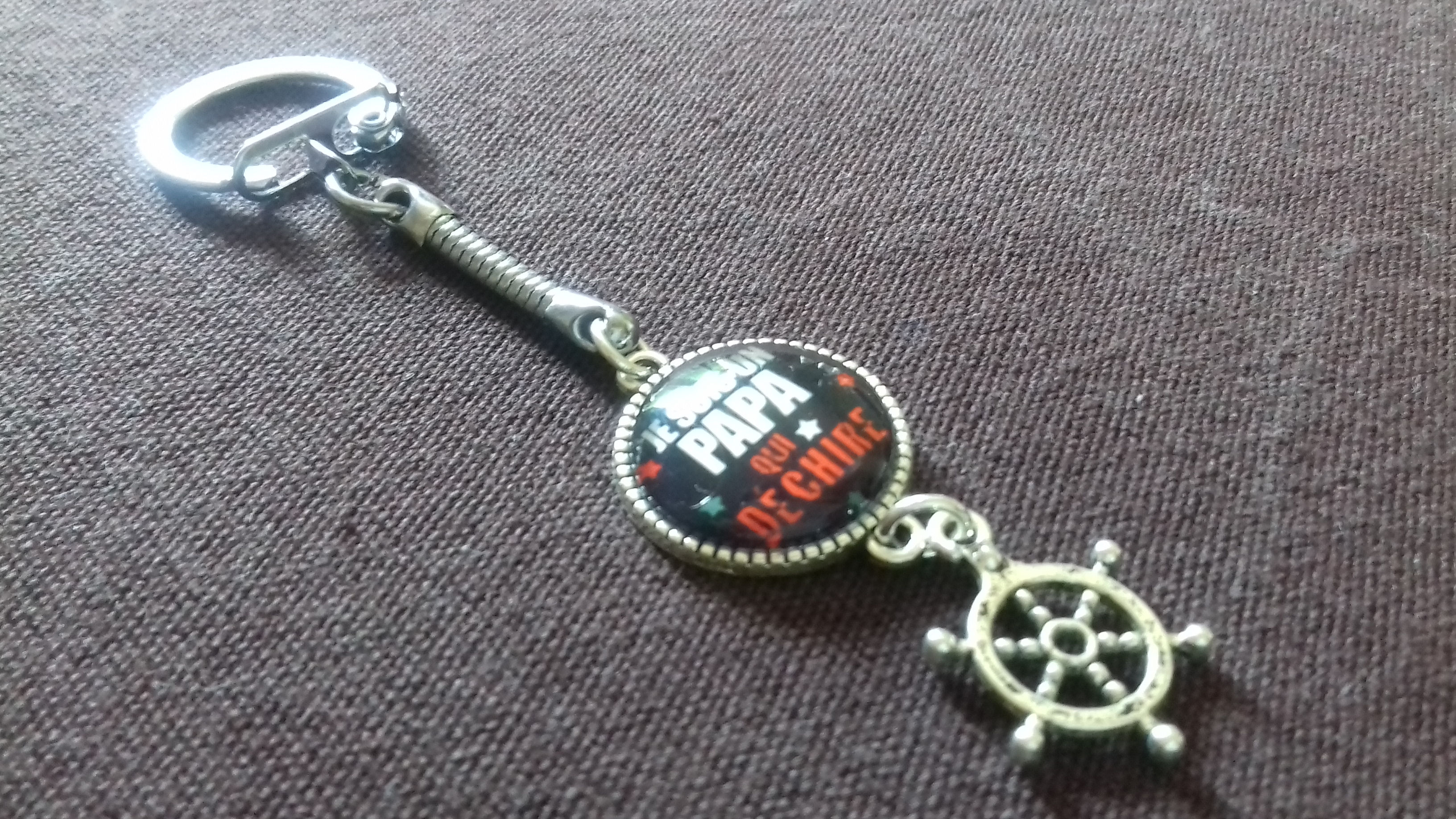 Collection Super Papa: Porte clé Papa qui déchire