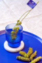 goldener Tee blaue Tasse.jpg
