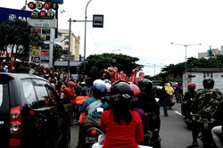 meliuk di tengah keramaian.jpg