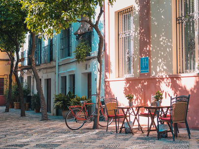 THE ULTIMATE TRAVEL GUIDE TO SPAIN