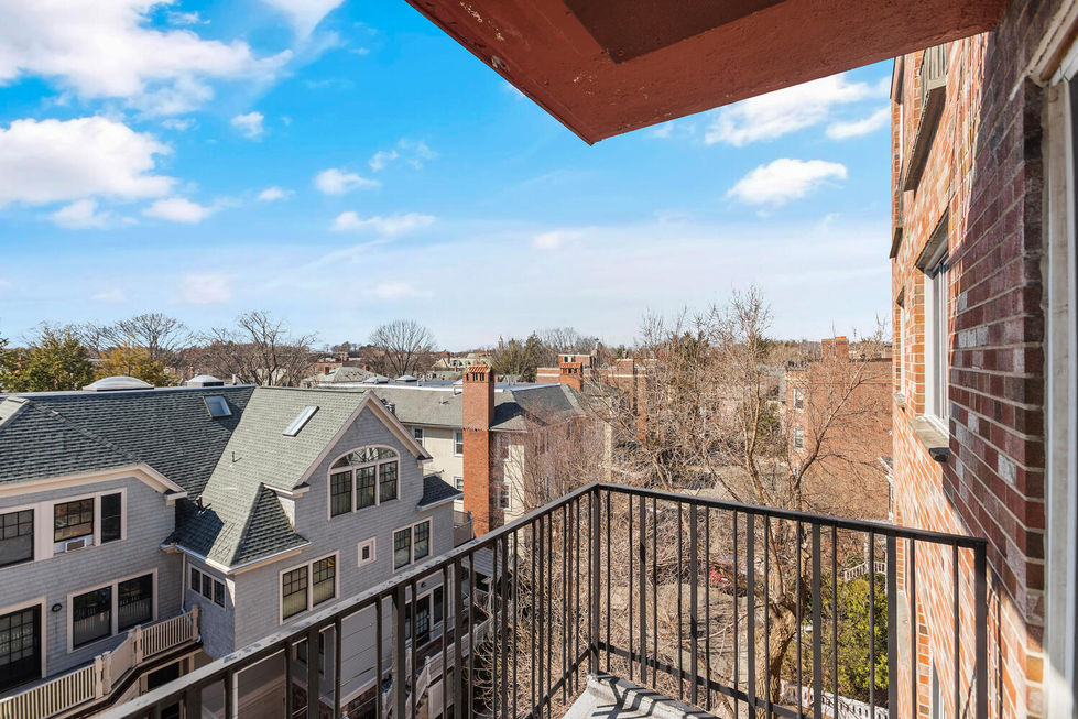 9 Chauncy St Apt 63 Cambridge-large-013-029-24 Balcony1-1500x1000-72dpi.jpg