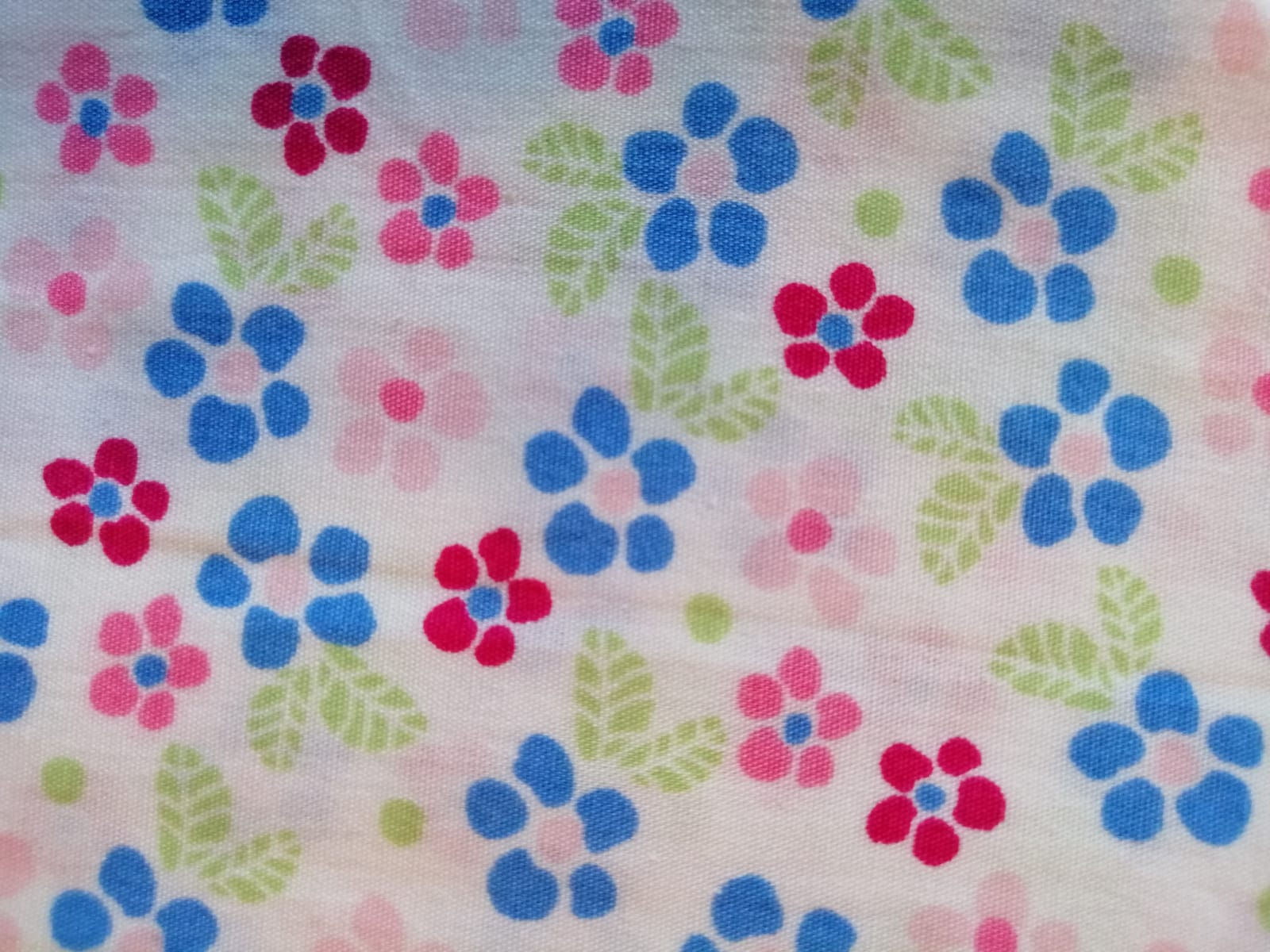 60. Blauw/roze bloemetjes