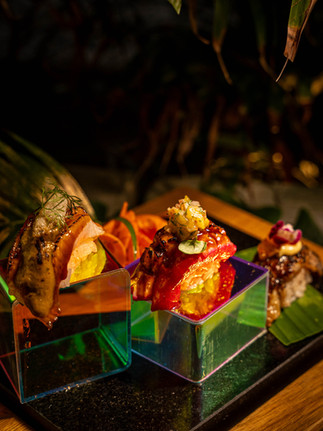 Experiencia gastronómica de nigiris en el rooftop de Viva La Vida Cartagena.