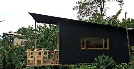 Casa prefabricada construida con panel SIP estructural certificado APA por INNOVA SIP en Colombia