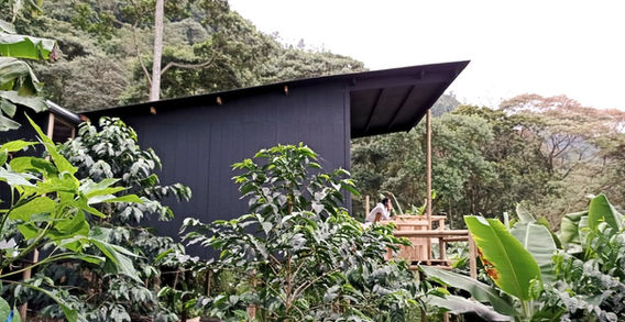 Casa prefabricada construida con panel SIP estructural certificado APA por INNOVA SIP en Colombia
