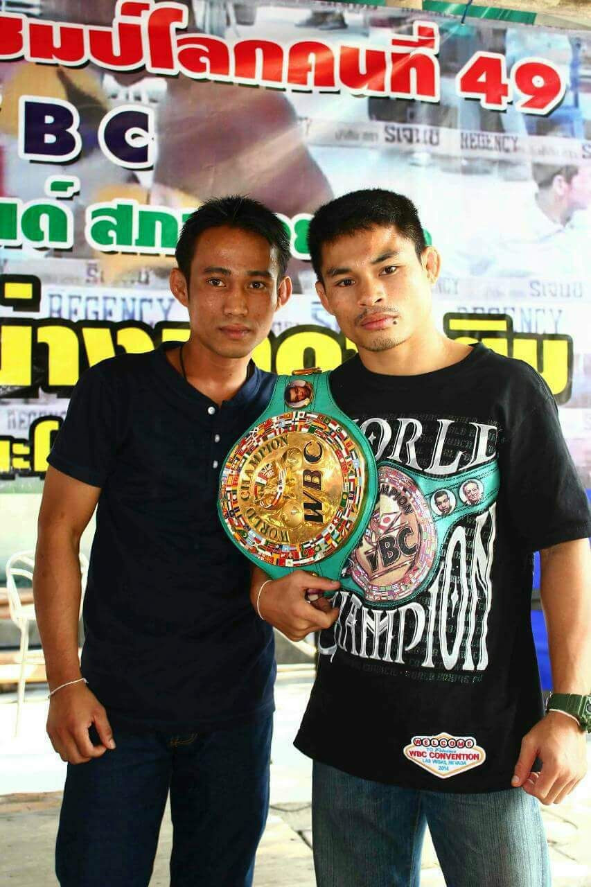 Kru Keng with Wanheng Meenayothinwho won the WBC belt.