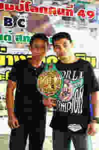 Kru Keng with Wanheng Meenayothinwho won the WBC belt.