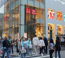 Uniqlo_Global_Flagship_Store_ユニクロ_(7231531006)