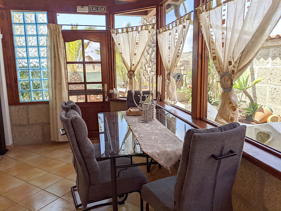 Esstisch im Apartment Palmera