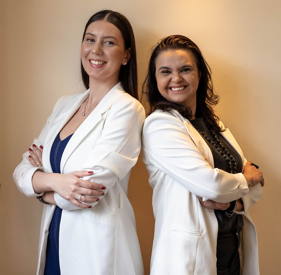 Bruna López (esquerda) e Ariadne Dias (direita)