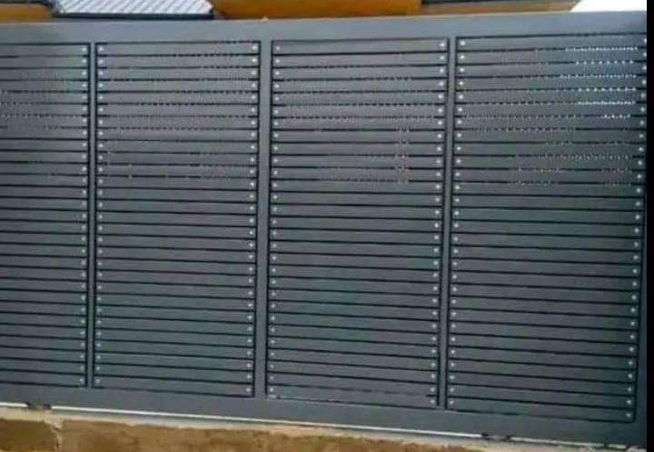 Thumbnail: Sliding gate 