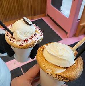 Hot Chocolate toasted marchmallow halo and scoo