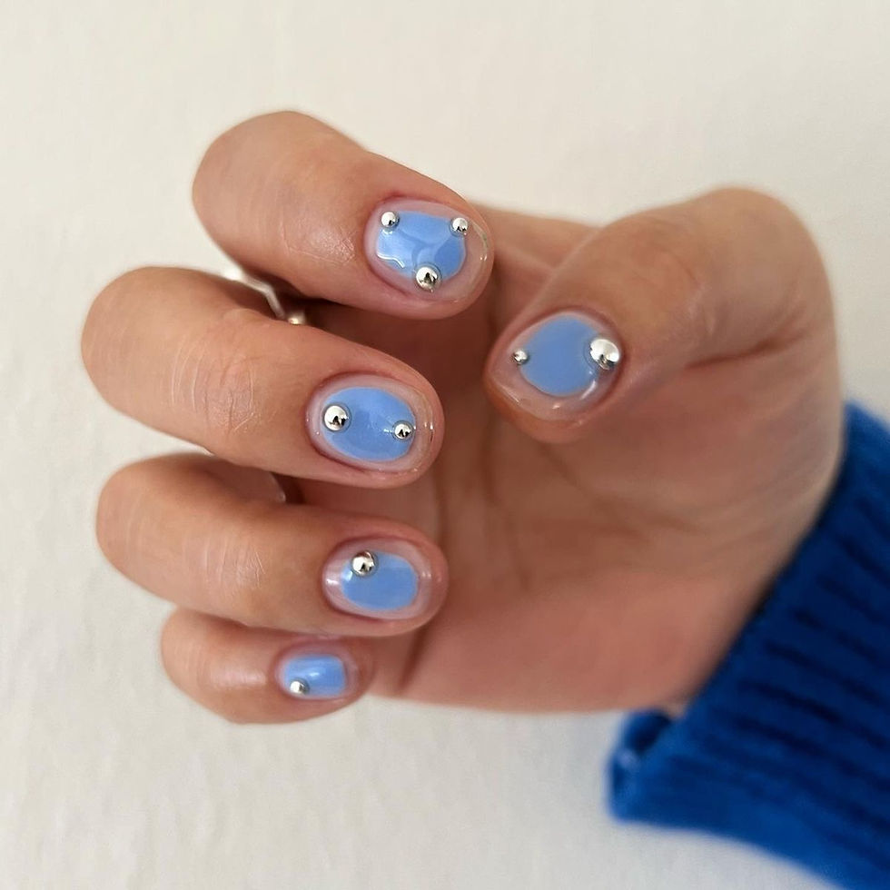 Lunares azules con tonos plateados