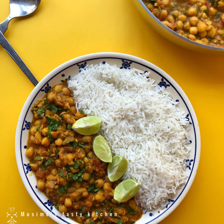 COCONUT CREAM CHICKPEA CURRY