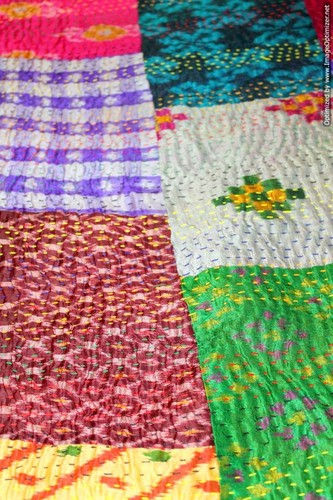 الصورة المصغرة: Pure Silk Ikat Patola Kantha Patch-work Quilt
