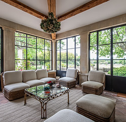 Salon dans un mas à saint Etienne du grès