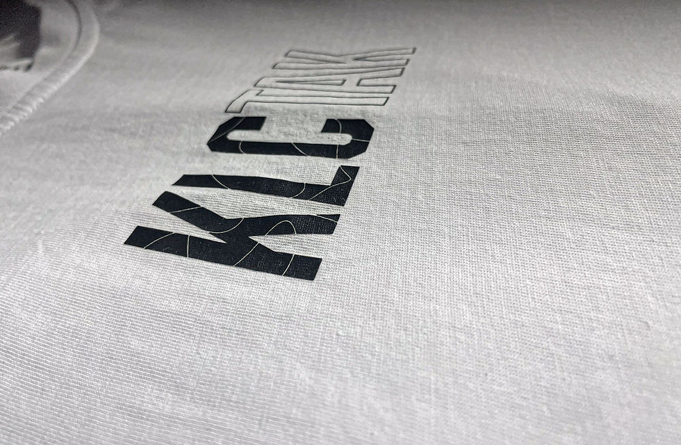Küçük resim: Classic Collection: KLCTAK Beyaz Tişört