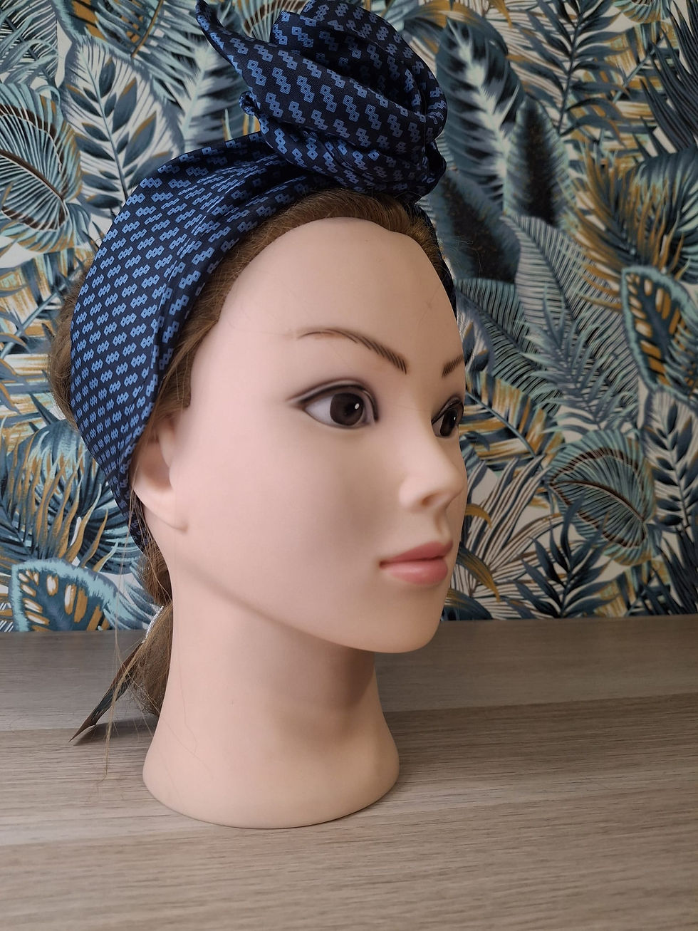 Moldable turban with aluminum core