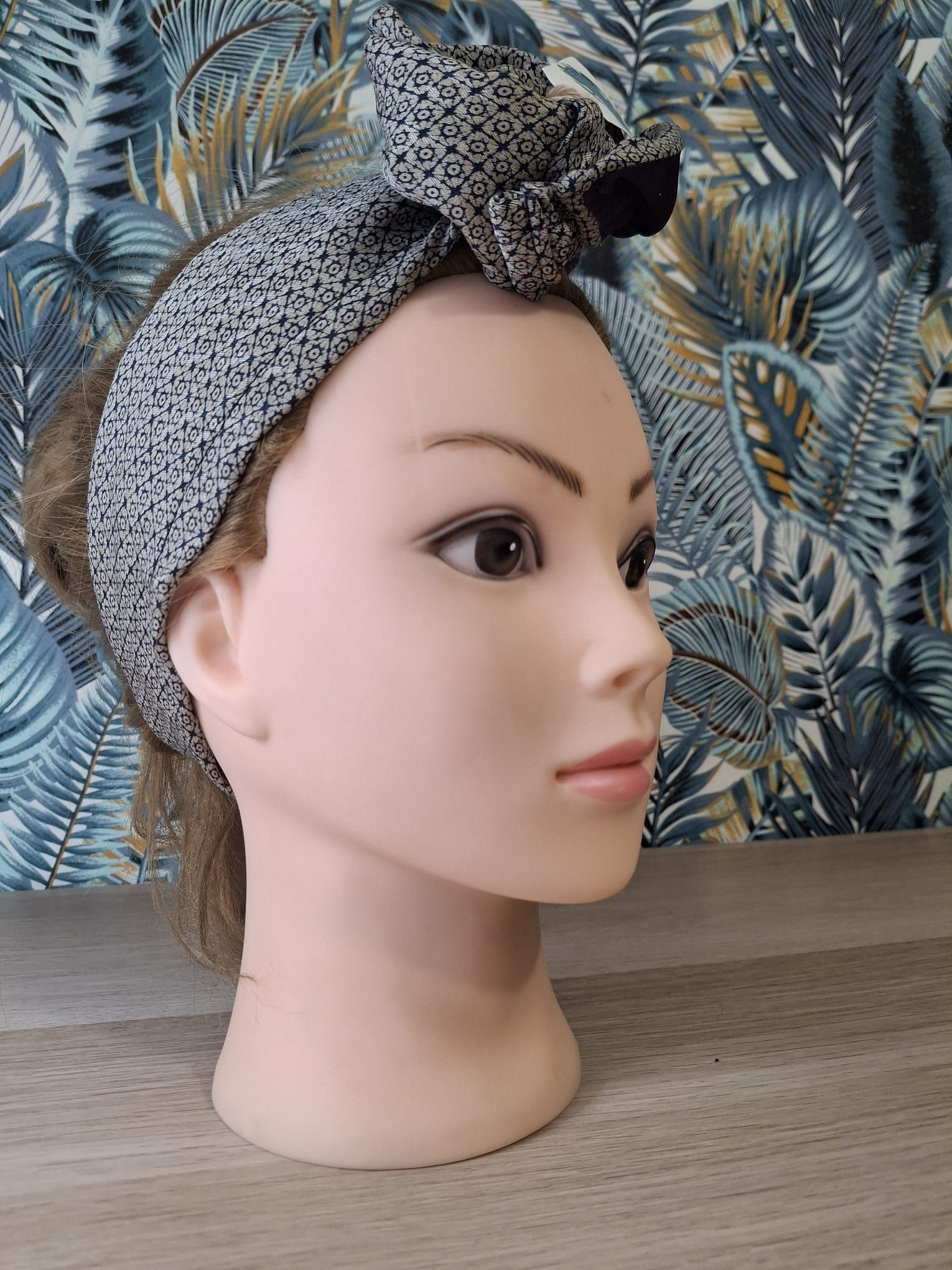 Turbante moldeable con núcleo de aluminio.