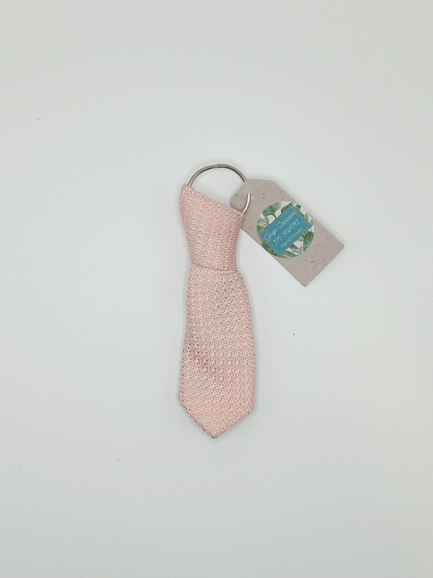 Llavero con pajarita de satén