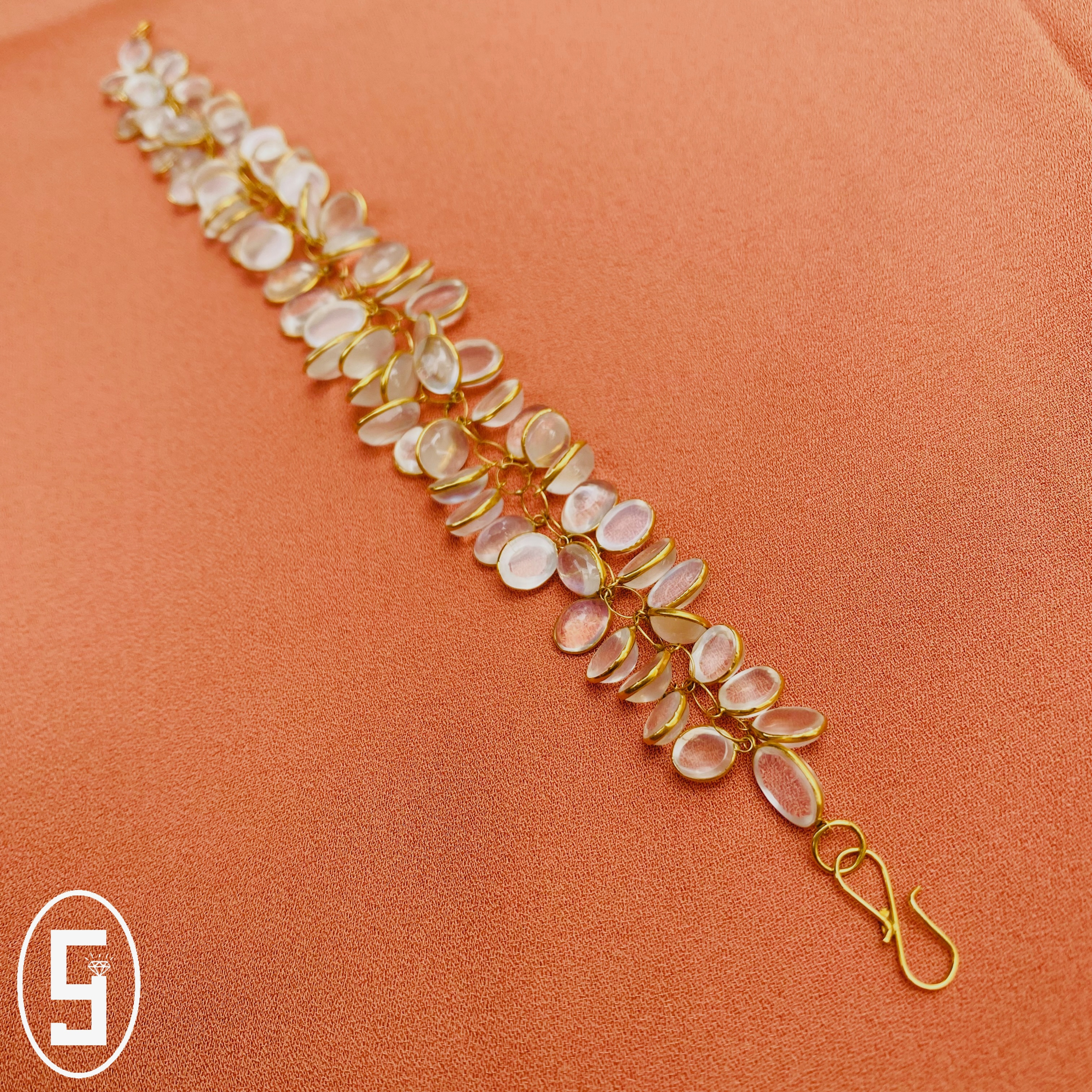 Yellow gold Bracelet with Moon stones - B2077