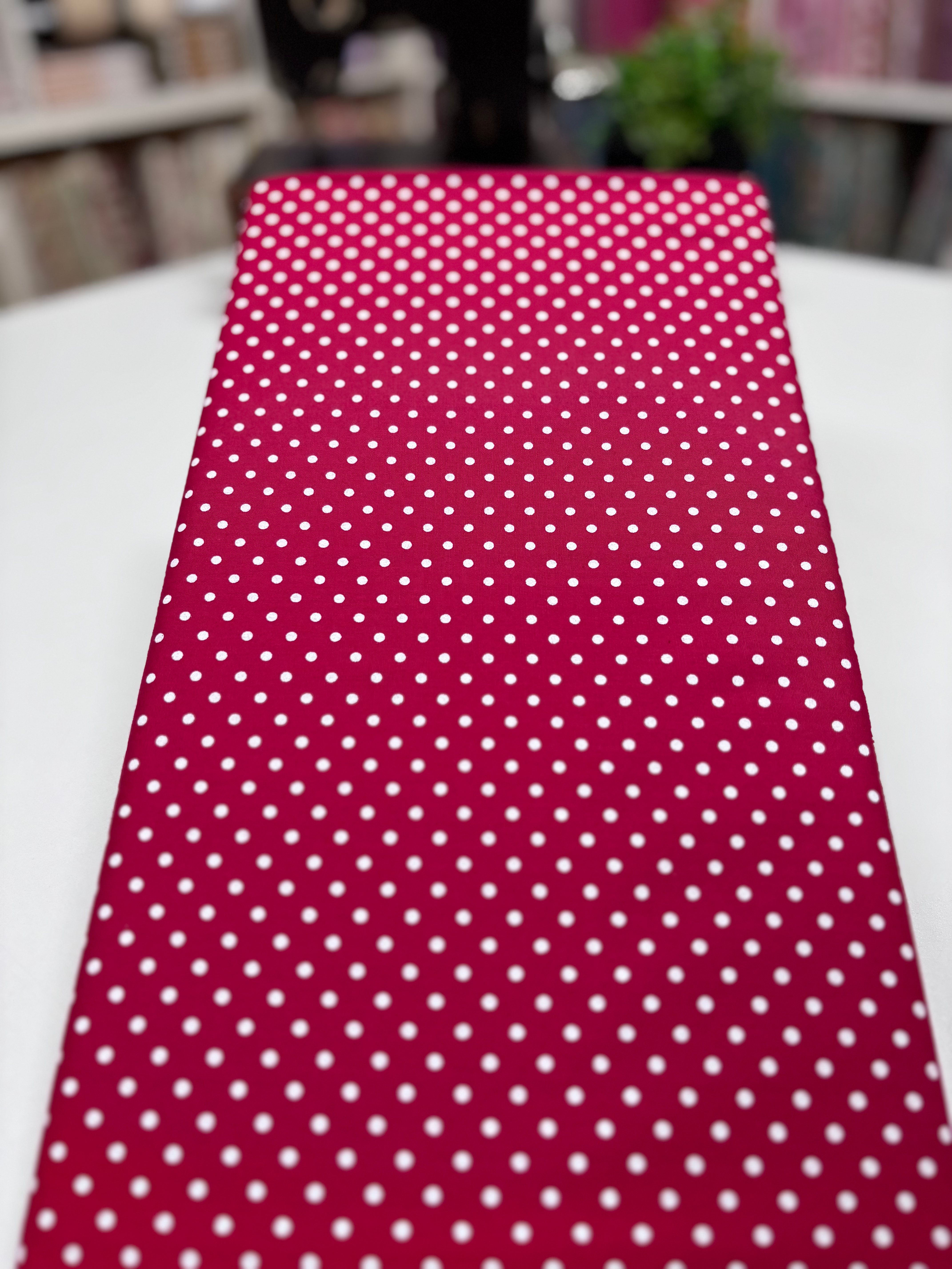 Tricoline estampado poá vermelho