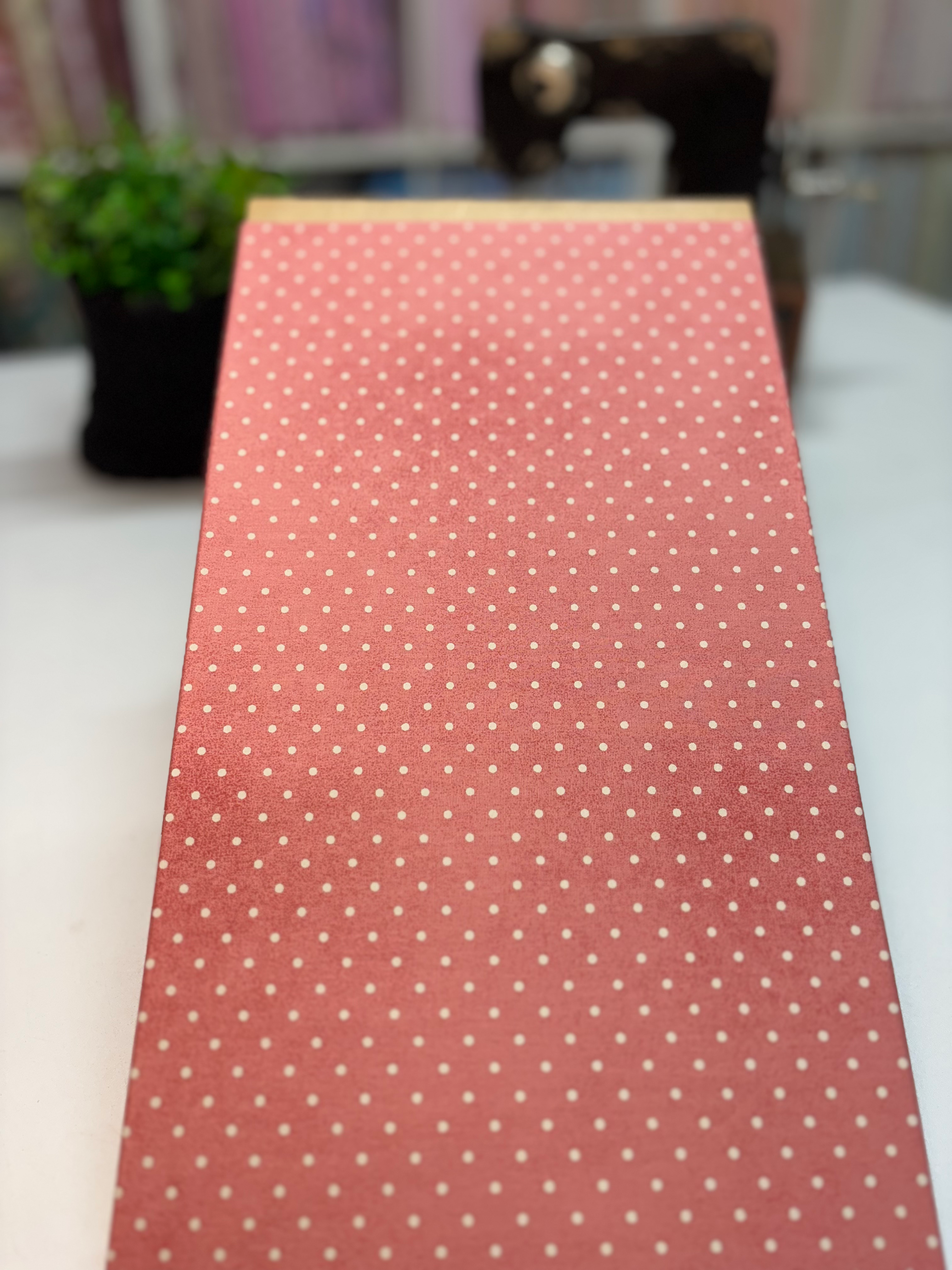 Tricoline estampado poá fundo esponjado coral Coleção Four Seasons by Millyta