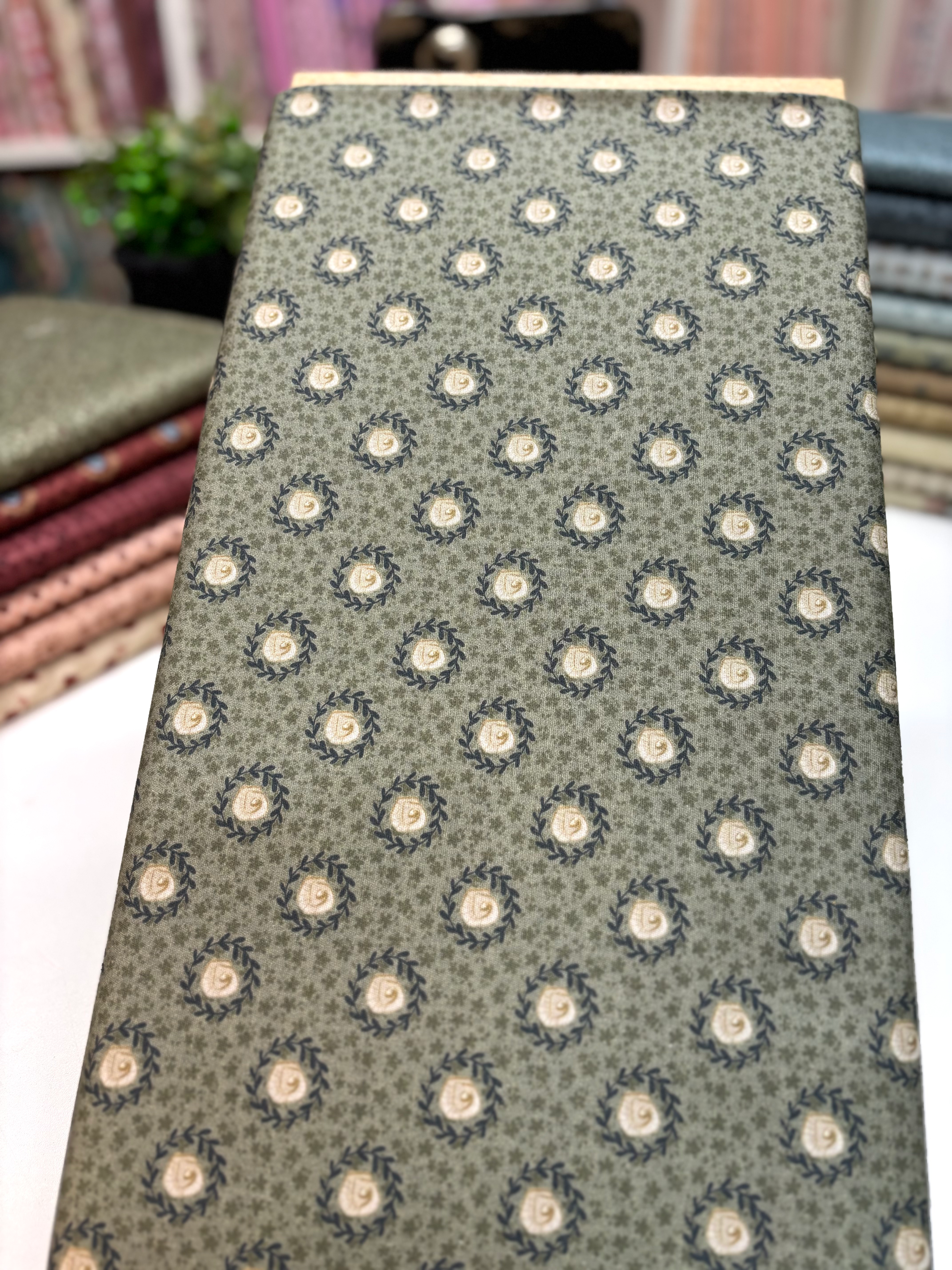 Tricoline estampa digital fundo verde detalhe azul Coleção Amo Aplique