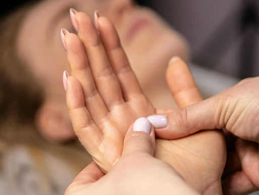 Hand reflexology linked to lower pain and anxiety in heart patients