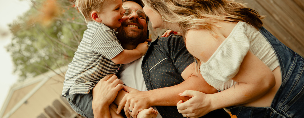 family documentary maternity session in backyard
