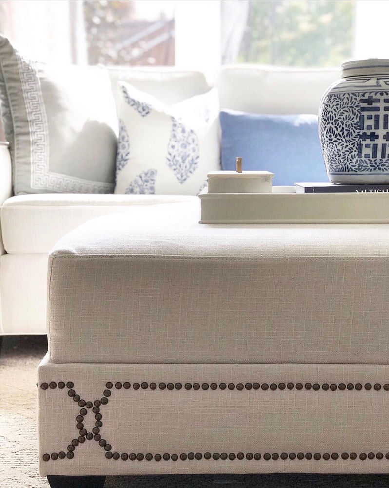 HOW TO COORDINATE FABRICS AND LAYER THROW PILLOWS LIKE A PRO