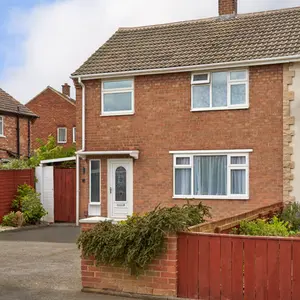 Property Photography North East is a folio of North Star Images
Specialising in Serviced accommodation photography, exterior Photography HMO Photography Bishop Auckland
A suburban two-story HMO house with a beige roof, white framed windows, and a white front door. Redwood fencing encloses a small front garden. Sky is partly cloudy with off road parking. Photographed by property Photography North East a folio of North Star Images.