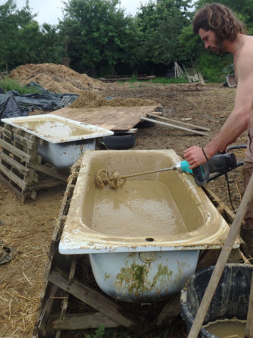 Chantier participatif - cloisons en terre allégée - juin 2018