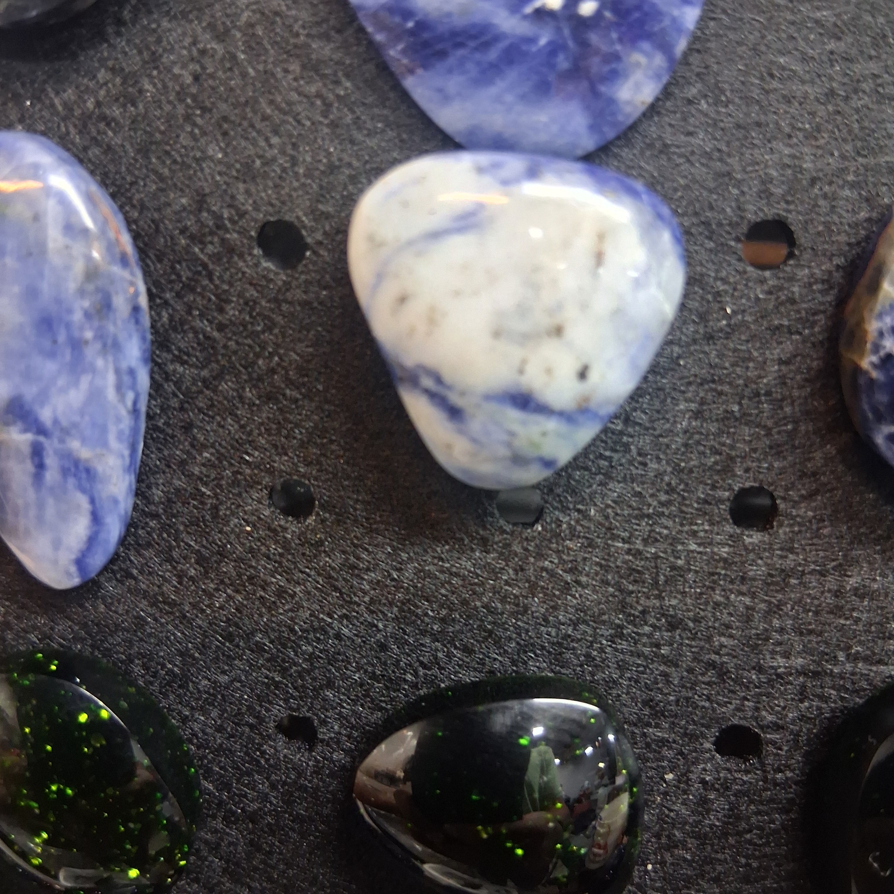 Sodalite hat/shirt pin