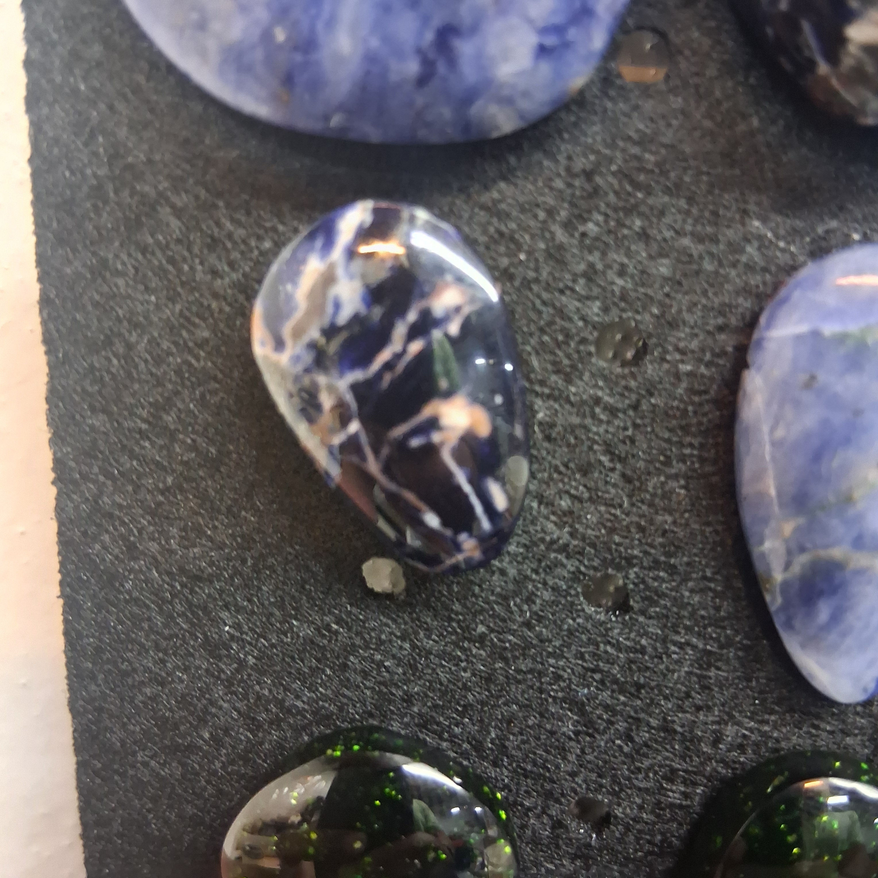 Sodalite hat/shirt pin