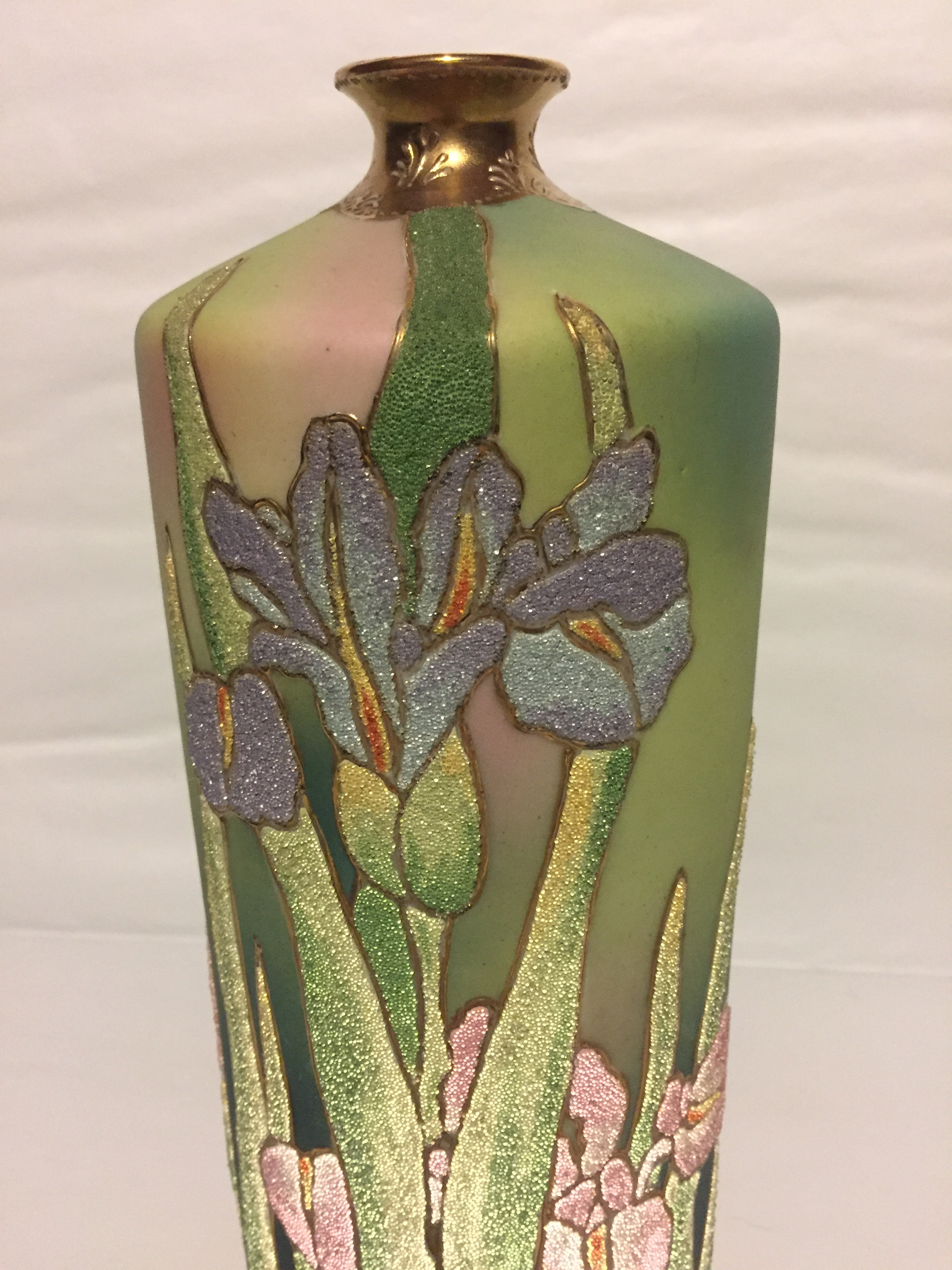 Coralene Vase in green with iris