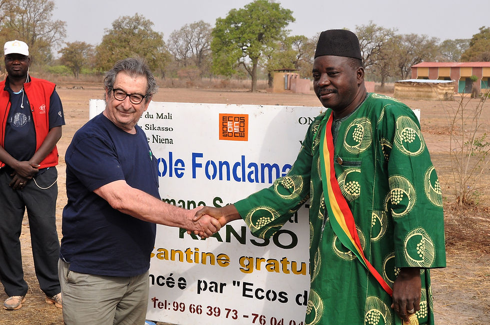 Haz clic para ver más fotos de nuestra visita a la escuela