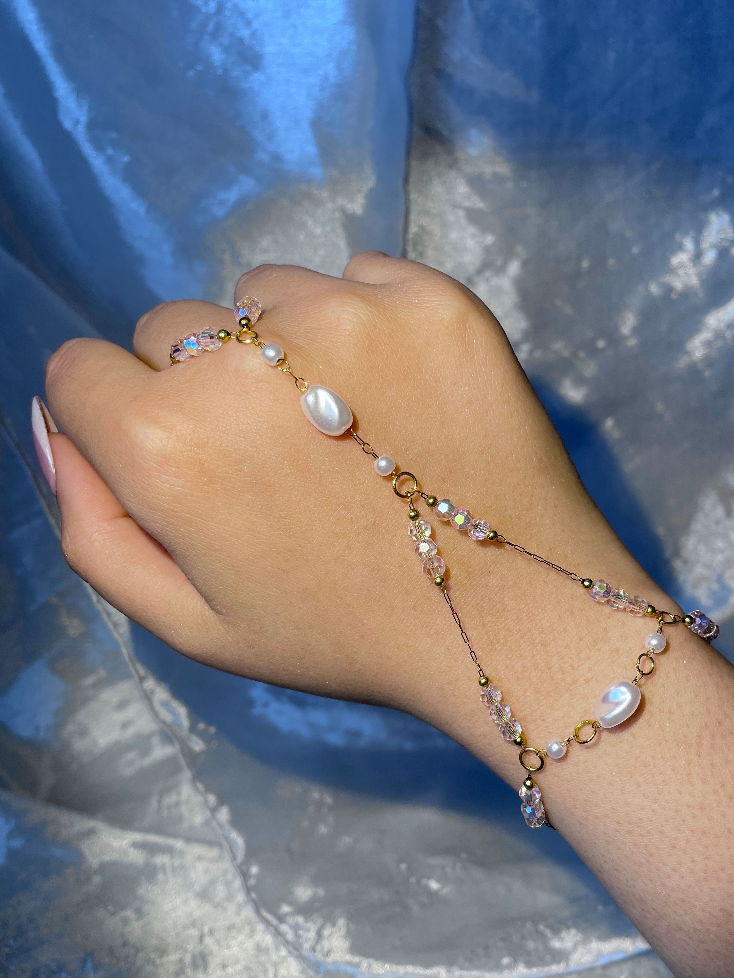 Sara Pearl Hand Chain 