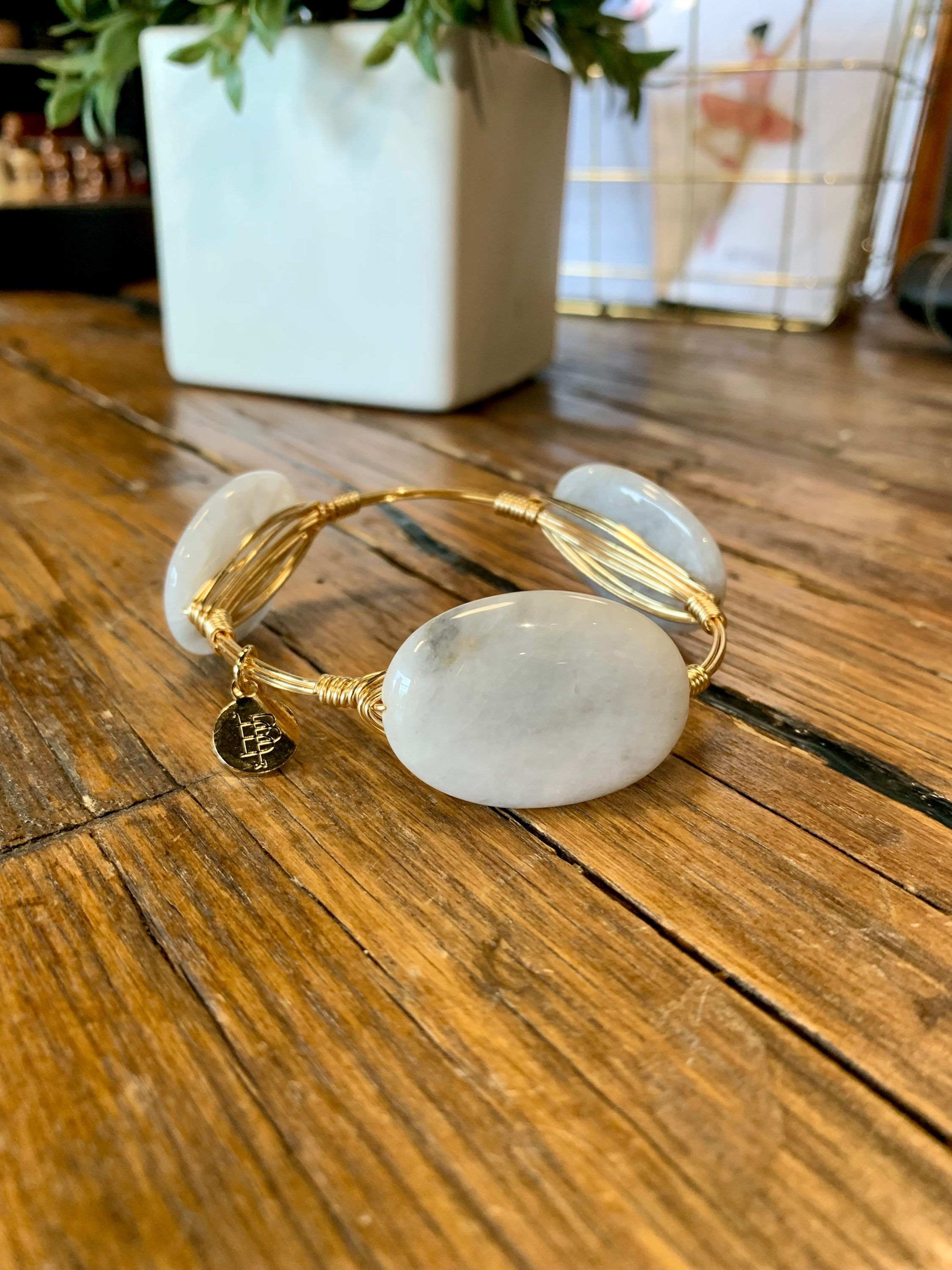 Bourbon & Boweties White/Gray Stone Gold Bangle (L)