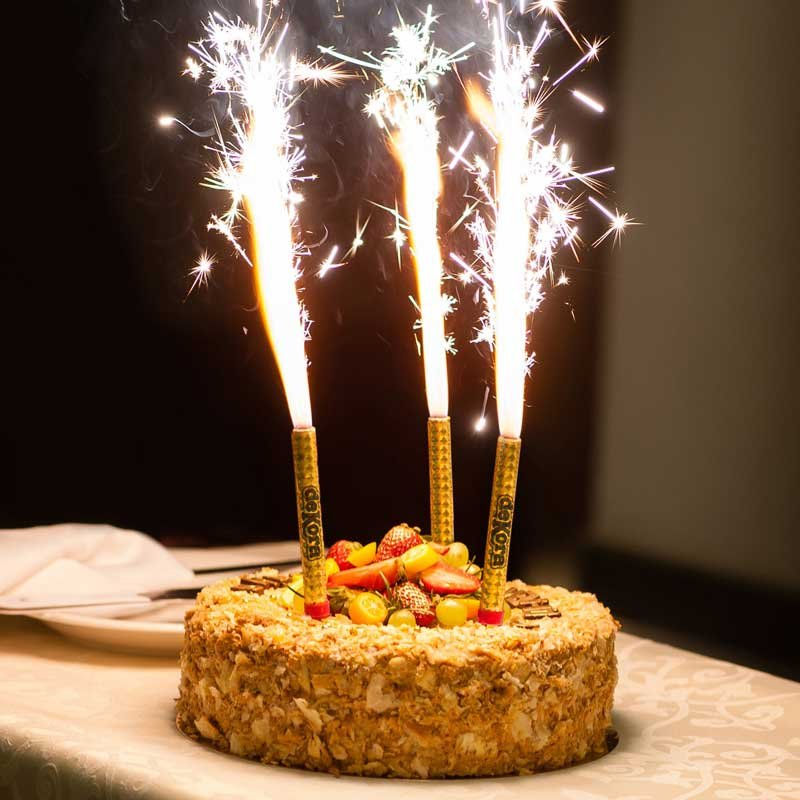 Petite bougie fontaine pour gâteaux, ajoutant une touche spectaculaire à vos célébrations