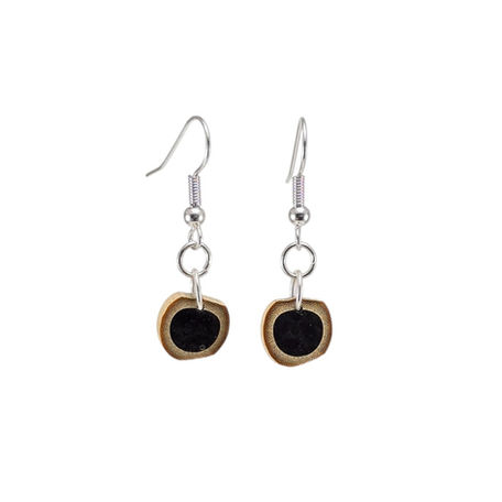 Boucles d'Oreilles en Bambou de Moissat et Résine Intense Anthracite Full N° 11.
#Bijoux
#Bijouxbois
#Boisetresine
#bijouxboisetresine
#bijouxcreateur
#madeinauvergne
#madeinfrance