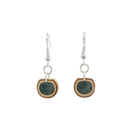 Boucles d'Oreilles en Bambou de Moissat et Rose Red & Dark Green N° 30.
#Bijoux
#Bijouxbois
#Boisetresine
#bijouxboisetresine
#bijouxcreateur
#madeinauvergne
#madeinfrance