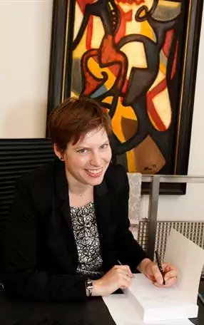 Julie Verlaine