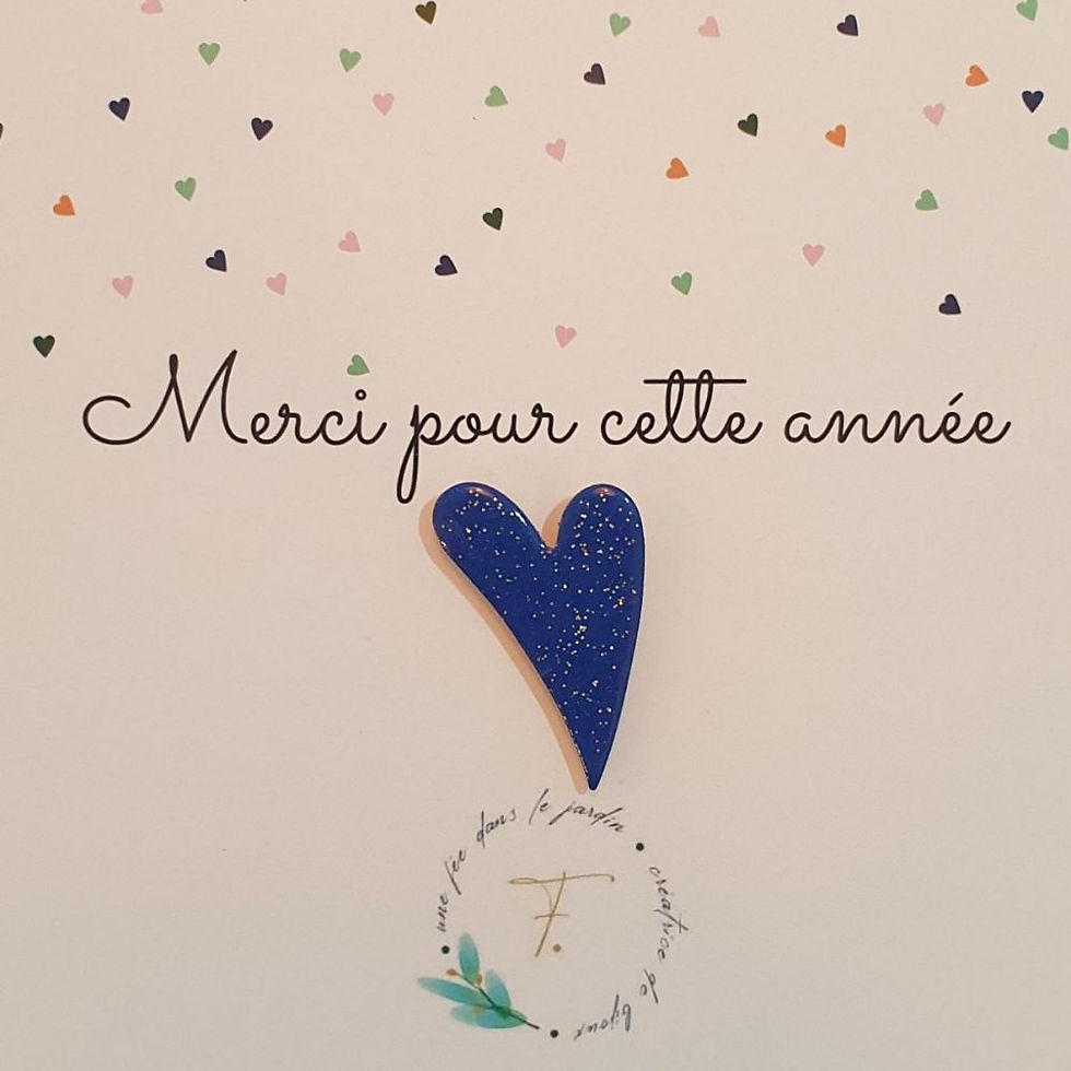 Miniature : Pin's émaillé en forme de coeur sur carte Merci pour cette année