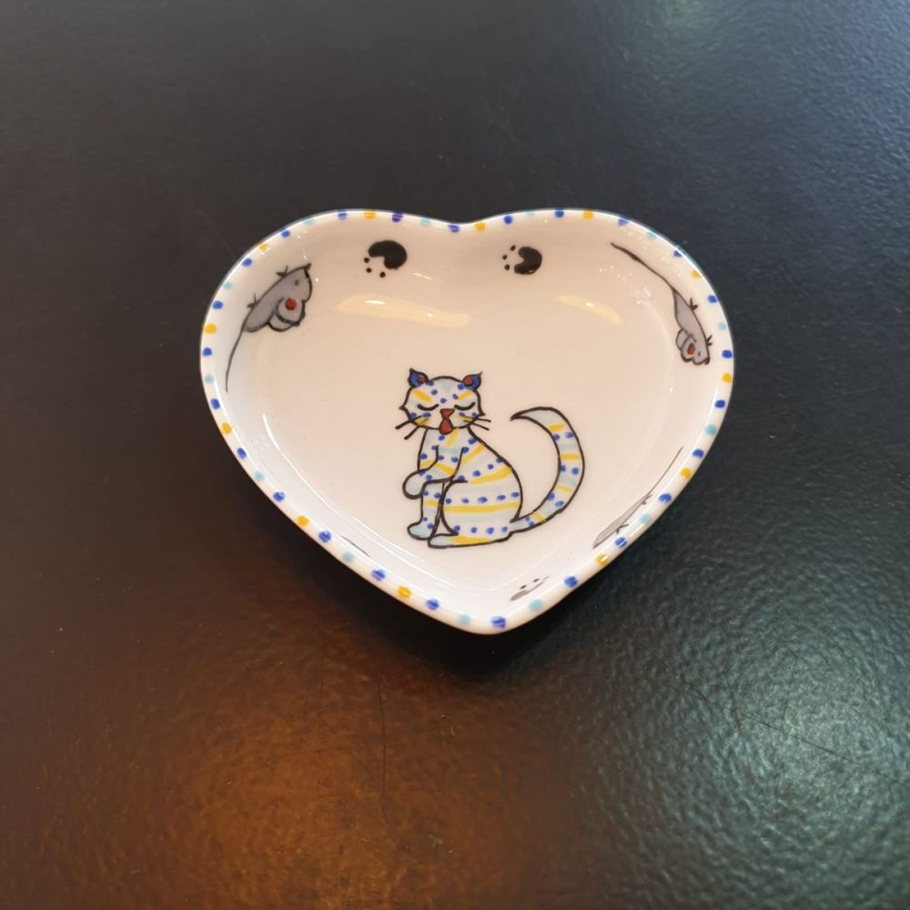 Petite coupelle en porcelaine peinte à la main