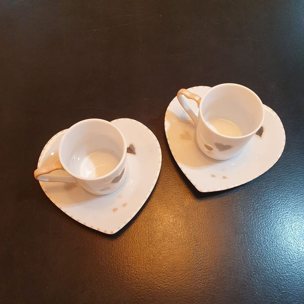 Miniature : Duo tasses et sous tasses en porcelaine peintes à la main